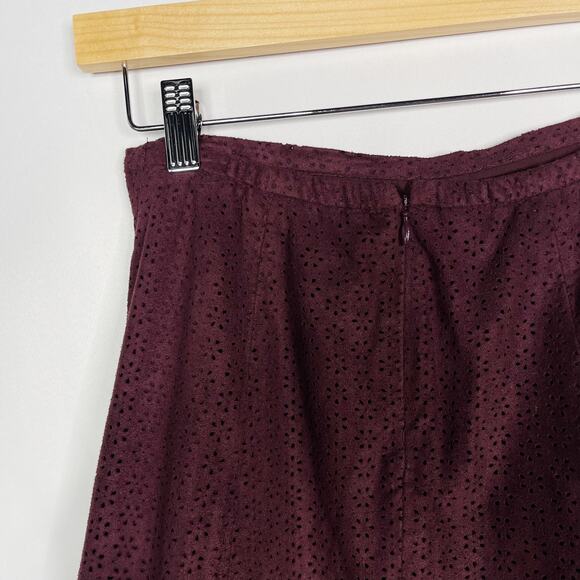 Express 00 Burgundy Red Perforated Faux Suede A Line Mini Skirt Floral Pattern - Picture 5 of 7